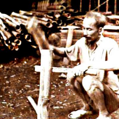 Tranh đá quý- Bác Hồ Làm việc
